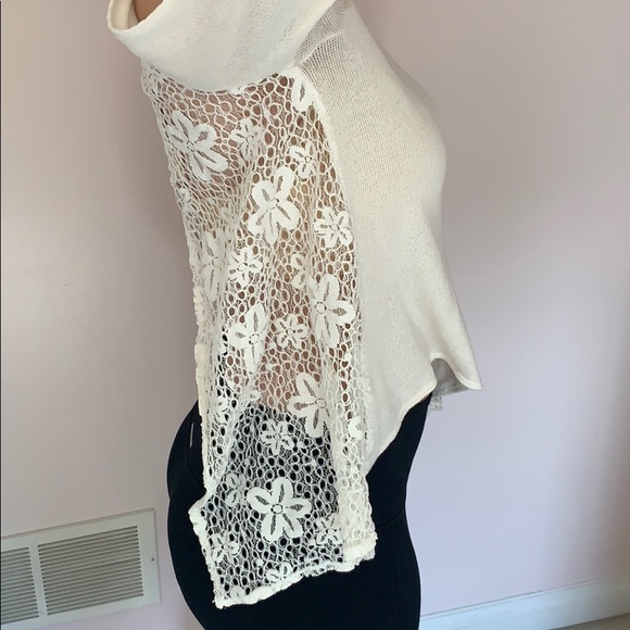 Hollister White Lace Open-Back Open-Arm Top - Picture 3 of 5